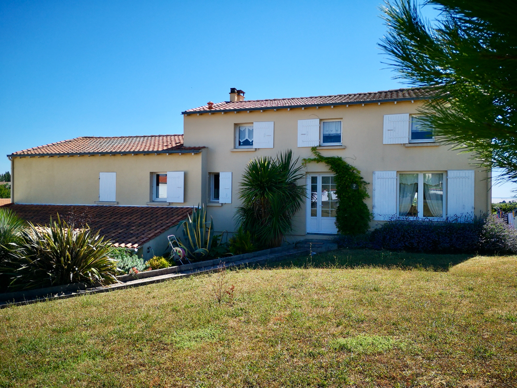 Villa 150 m2 piscine + dépendance Villa 150 m2 piscine + dépendance