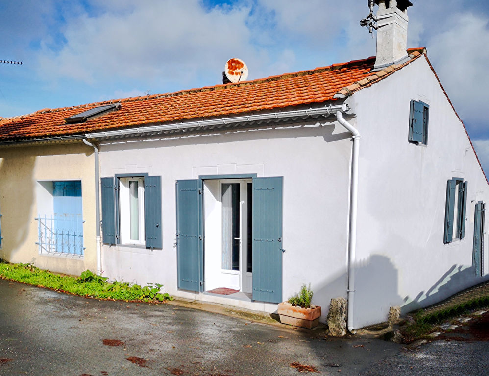 Maison Charentaises en pierres 45m2. Vue sur l'estuaire Maison Charentaises en pierres 45m2. Vue sur l'estuaire