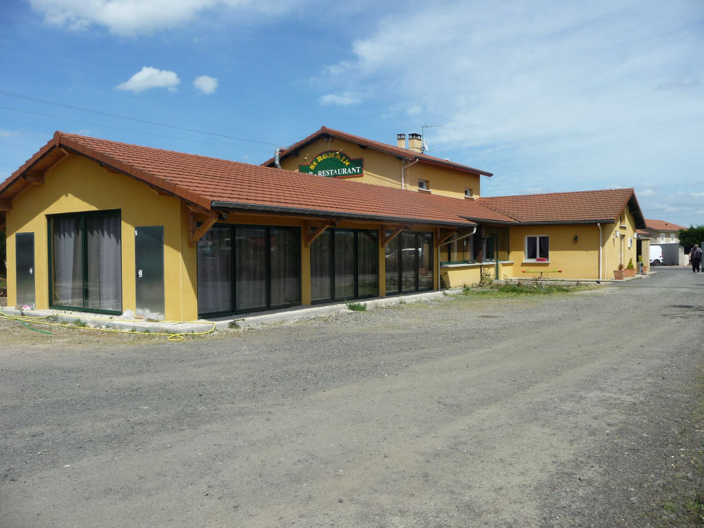 SAINT ROMAIN LE PUY MURS COMMERCIAUX SAINT ROMAIN LE PUY MURS COMMERCIAUX