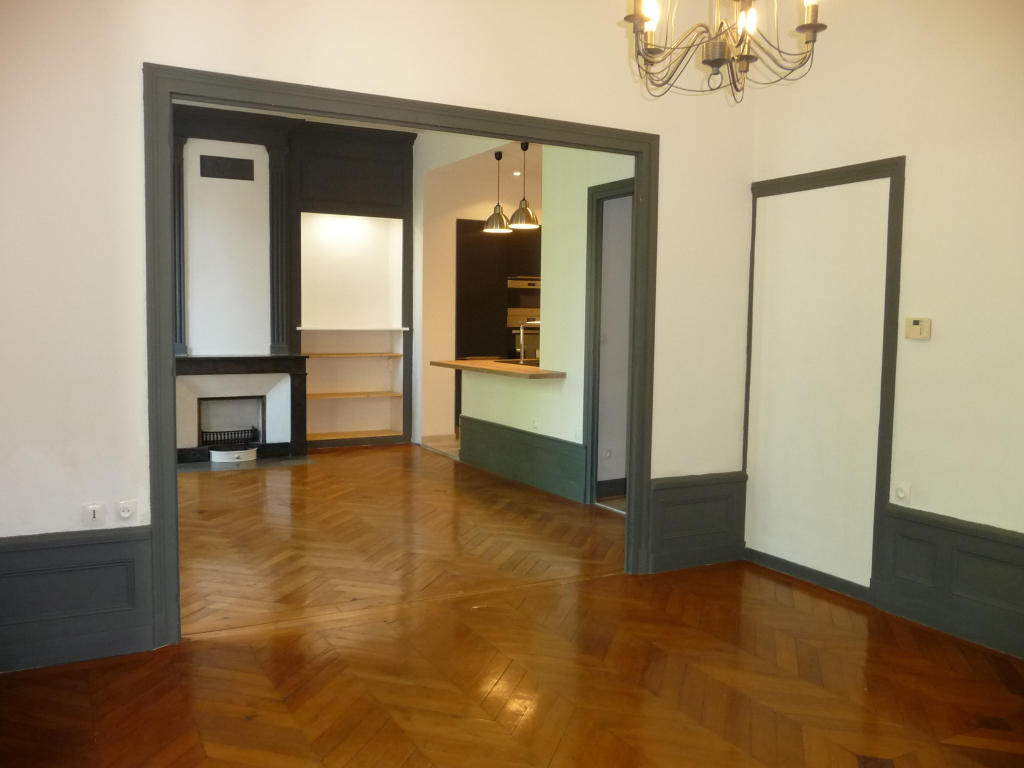 MONTBRISON CENTRE VILLE SUPERBE APPARTEMENT DE 105 M² MONTBRISON CENTRE VILLE SUPERBE APPARTEMENT DE 105 M²