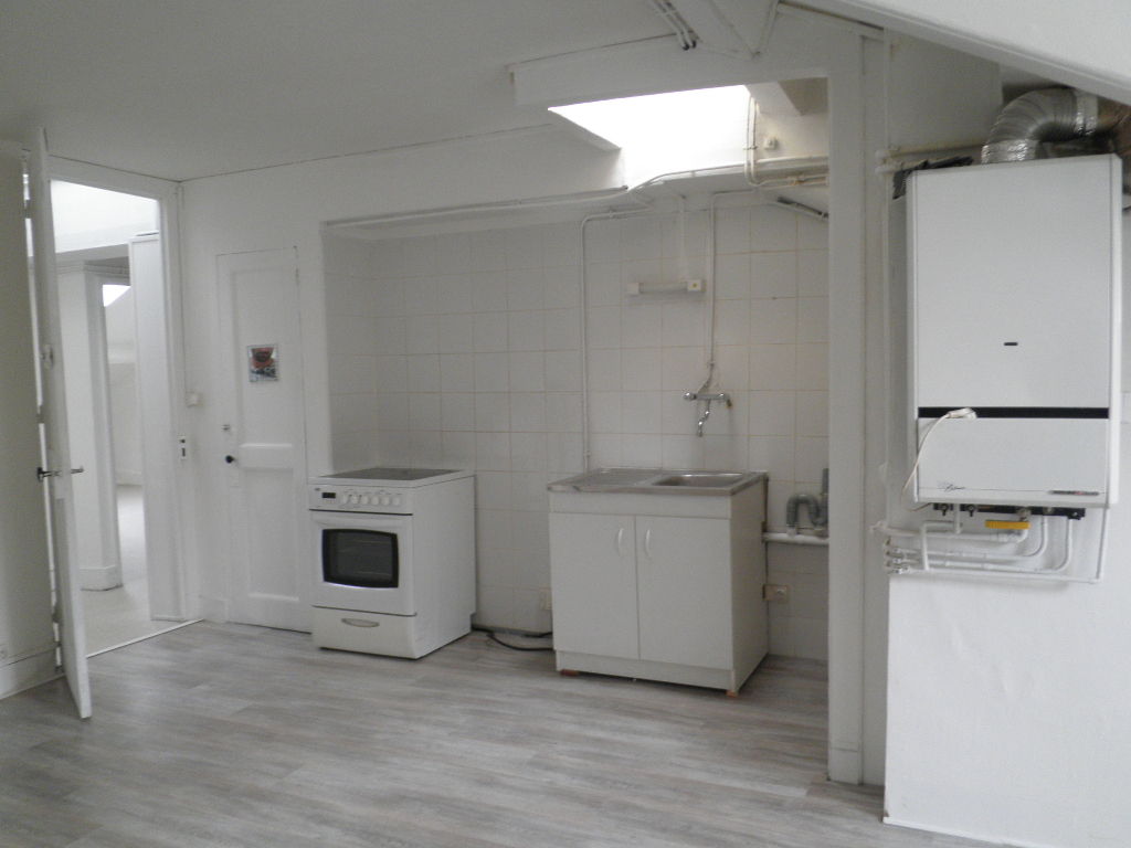 SAINT ETIENNE CENTRE DEUX APPARTEMENT 3 PIECES. SAINT ETIENNE CENTRE DEUX APPARTEMENT 3 PIECES.