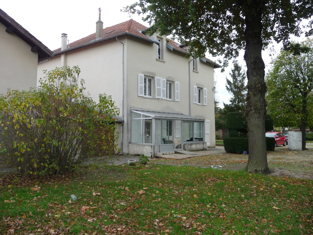 15 MN MONTBRISON PROPRIETE SUR 7 000 M² 15 MN MONTBRISON PROPRIETE SUR 7 000 M²
