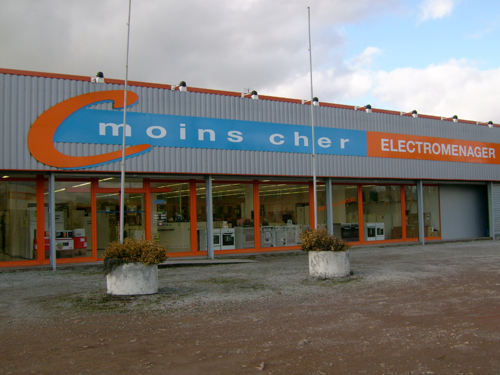 PROCHE ROANNE MURS COMMERCIAUX PROCHE ROANNE MURS COMMERCIAUX