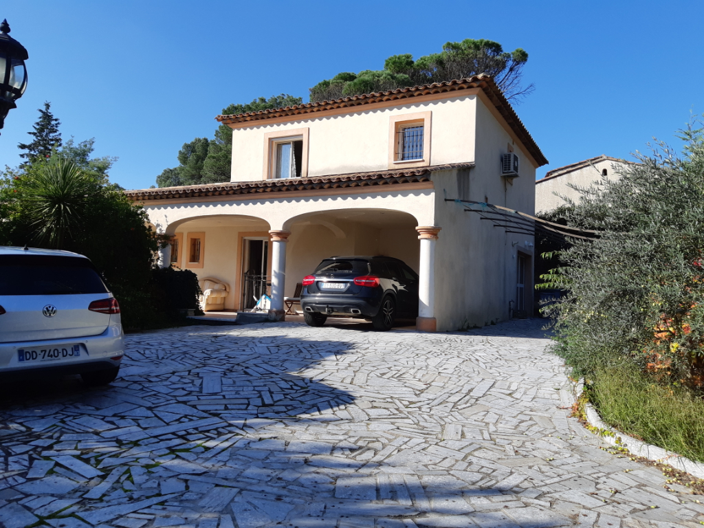 Villa Saint Raphael 6 pièce(s) Villa Saint Raphael 6 pièce(s)