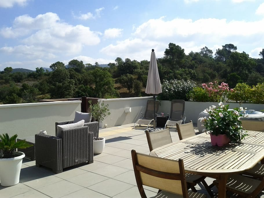 Appartement avec toit - terrasse - Fréjus Appartement avec toit - terrasse - Fréjus