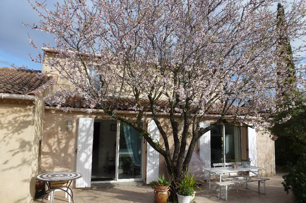 VILLA DE TYPE T.6. AVEC 4 CHAMBRES VILLA DE TYPE T.6. AVEC 4 CHAMBRES