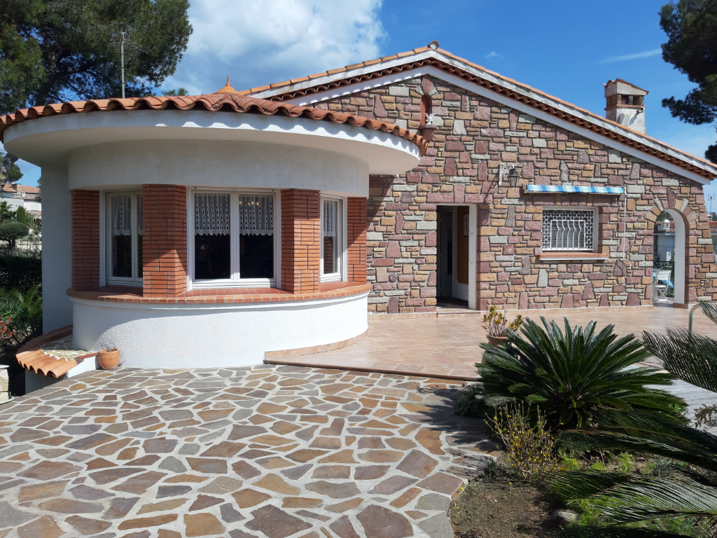 Villa Saint Raphaël 6 pièces 150 m2 environ Villa Saint Raphaël 6 pièces 150 m2 environ