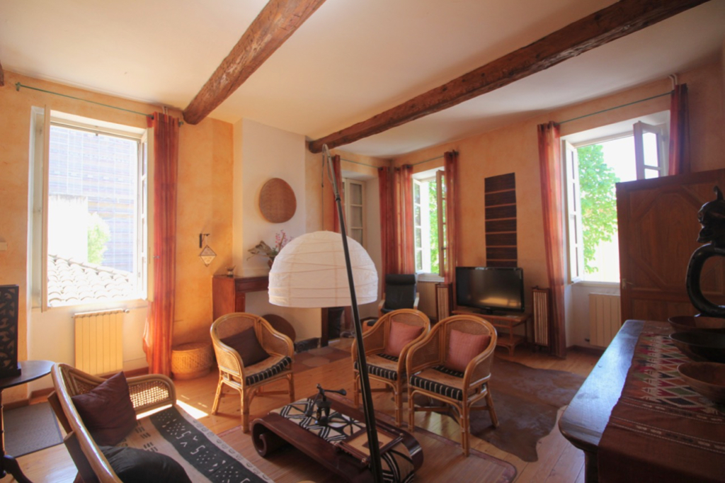 Appartement en duplex, 5 pièces, 150 m2 dont 125m2 au sens de la Loi Carrez Appartement en duplex, 5 pièces, 150 m2 dont 125m2 au sens de la Loi Carrez