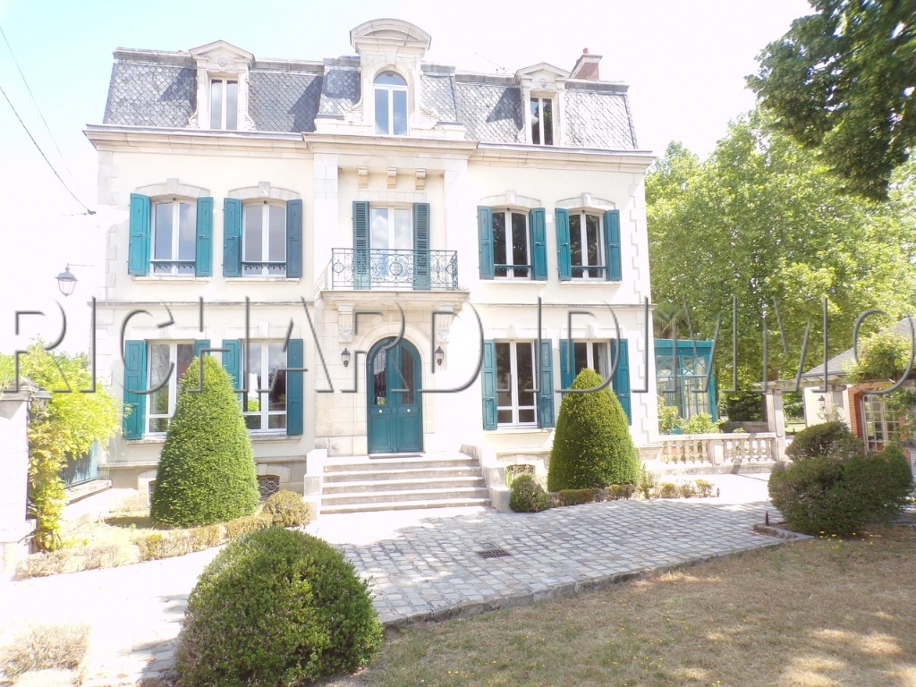 Propriété A VENDRE sur 5510 m² de terrain avec espace piscine et SPA Propriété A VENDRE sur 5510 m² de terrain avec espace piscine et SPA