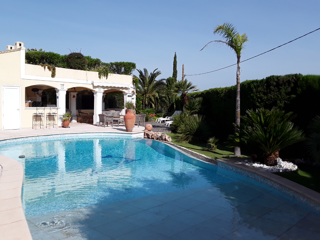 Villa Piscine 7 pièce(s) 195 m2 Villa Piscine 7 pièce(s) 195 m2