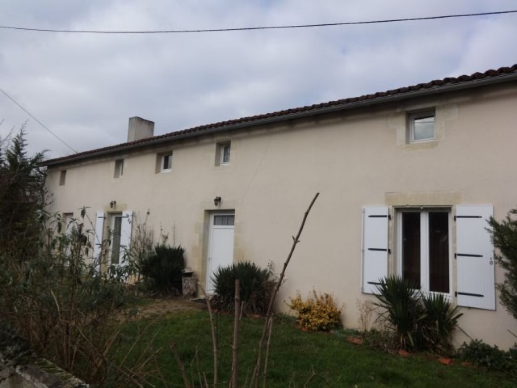 BELLE MAISON POITEVINE 4 CHAMBRES 15 MN DE GENCAY ET CIVRAY BELLE MAISON POITEVINE 4 CHAMBRES 15 MN DE GENCAY ET CIVRAY