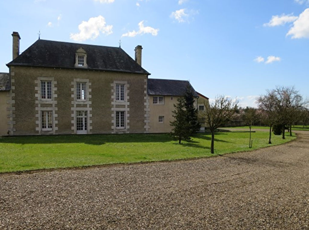 SPLENDIDE MAISON DE MAITRE A 15MN AU NORD DE POITIERS SPLENDIDE MAISON DE MAITRE A 15MN AU NORD DE POITIERS