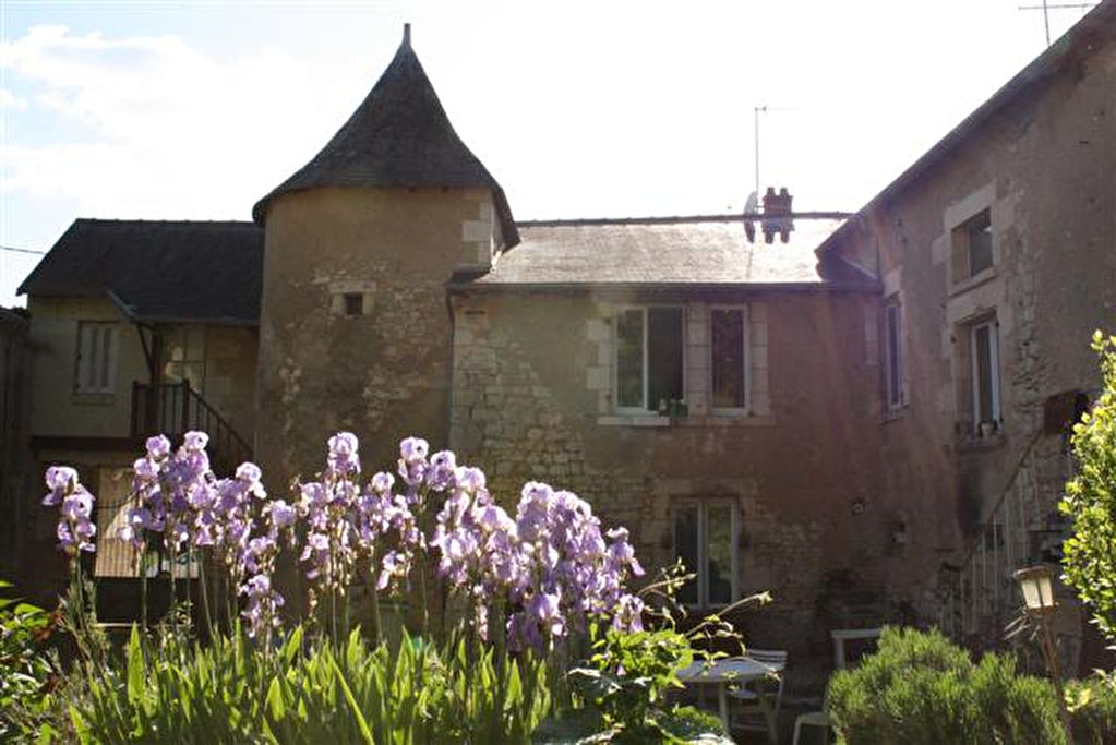 POITIERS NORD-EST MAISON du XVIIème siècle rénovée de 195 m² avec 5 chambres POITIERS NORD-EST MAISON du XVIIème siècle rénovée de 195 m² avec 5 chambres