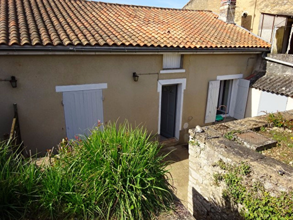 POITIERS IMMEUBLE COMPRENANT 2 T2 DE 40 M² POITIERS IMMEUBLE COMPRENANT 2 T2 DE 40 M²