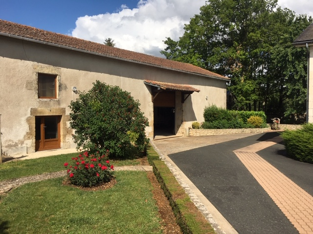 SECTEUR VOUILLE BELLE MAISON DE 126M2 A 20 MINUTES OUEST DE POITIERS SECTEUR VOUILLE BELLE MAISON DE 126M2 A 20 MINUTES OUEST DE POITIERS