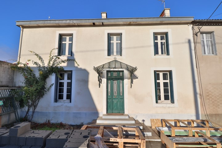 NEUVILLE DE POITOU - BEAUCOUP DE CACHET POUR CETTE MAISON EN PIERRES de 136m² NEUVILLE DE POITOU - BEAUCOUP DE CACHET POUR CETTE MAISON EN PIERRES de 136m²