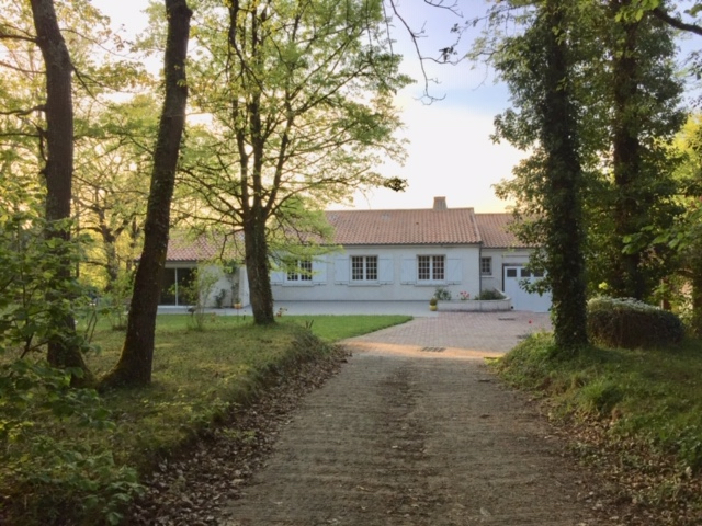 VOUILLE MAISON 230 M2 5 CHAMBRES VUE ET ENVIRONNEMENT EXCEPTIONNELS A 15 MINUTES DE POITIERS VOUILLE MAISON 230 M2 5 CHAMBRES VUE ET ENVIRONNEMENT EXCEPTIONNELS A 15 MINUTES DE POITIERS