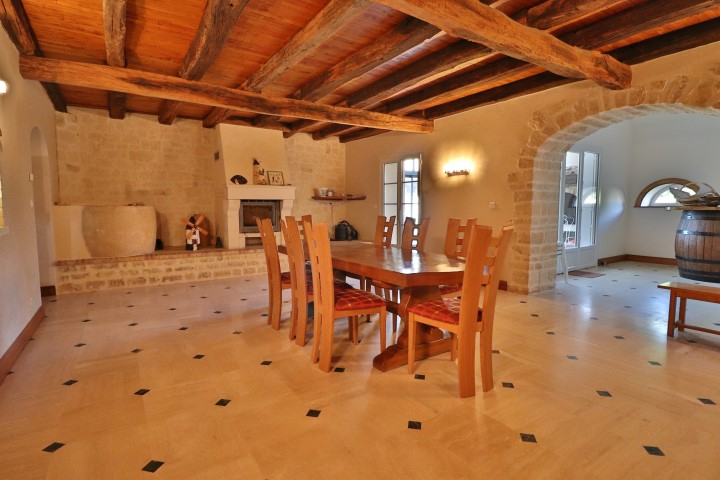 COULOMBIERS - MAISON EN PIERRE DE 220m² COULOMBIERS - MAISON EN PIERRE DE 220m²