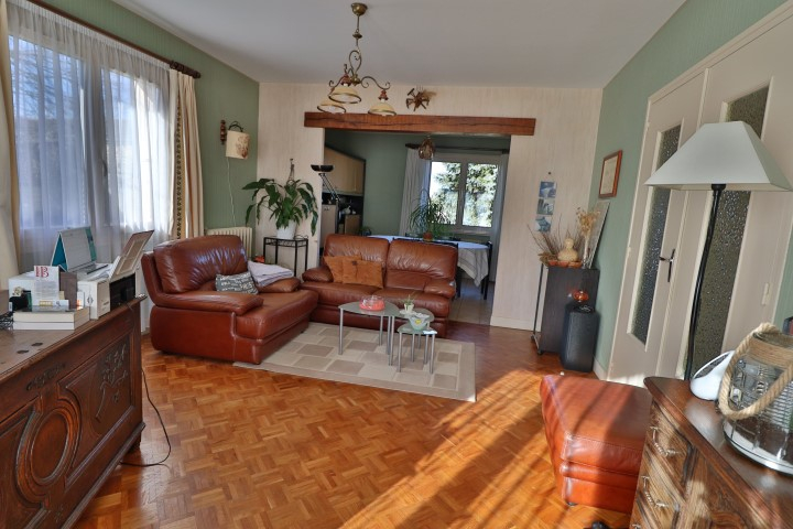 NEUVILLE DE POITOU MAISON DE 92m² ET DE 900 M2 DE TERRAIN PROCHE DE TOUTES LES COMMODITÉS NEUVILLE DE POITOU MAISON DE 92m² ET DE 900 M2 DE TERRAIN PROCHE DE TOUTES LES COMMODITÉS