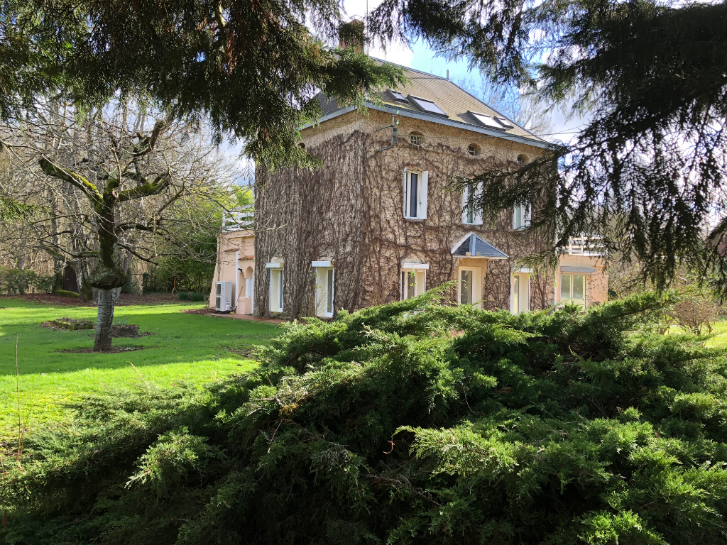 JAUNAY-CLAN MAGNIFIQUE MAISON DE MAÎTRE A 3 MINUTES DE LA GARE FUTUROSCOPE ET A 10 MIN DE POITIERS JAUNAY-CLAN MAGNIFIQUE MAISON DE MAÎTRE A 3 MINUTES DE LA GARE FUTUROSCOPE ET A 10 MIN DE POITIERS