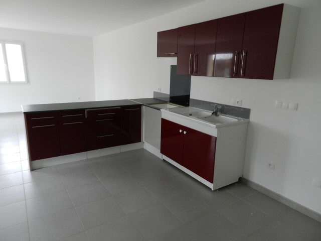 IDEAL INVESTISSEUR PROCHE VIVONNE PAVILLON RÉCENT DE 88 m² SUR 500 m2 DE TERRAIN IDEAL INVESTISSEUR PROCHE VIVONNE PAVILLON RÉCENT DE 88 m² SUR 500 m2 DE TERRAIN
