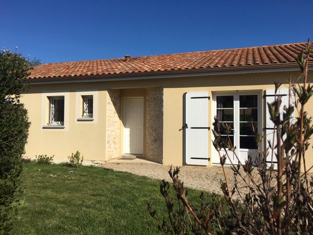 PROCHE VOUILLE MAISON DE 2006 DE PLAIN-PIED 3 CHAMBRES ET 150 M2 HABITABLES SUR UN BEAU TERRAIN DE 1000 M2 PROCHE VOUILLE MAISON DE 2006 DE PLAIN-PIED 3 CHAMBRES ET 150 M2 HABITABLES SUR UN BEAU TERRAIN DE 1000 M2