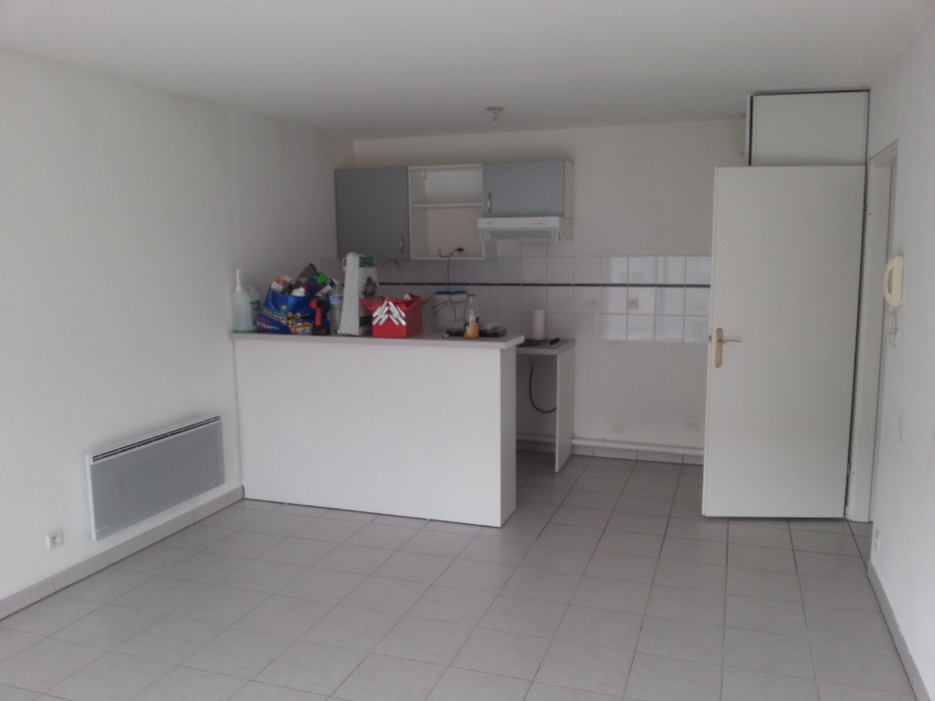 POITIERS APPARTEMENT RÉCENT ET LUMINEUX DE TYPE 3 DE 55 M2 AVEC PLACE DE PARKING POITIERS APPARTEMENT RÉCENT ET LUMINEUX DE TYPE 3 DE 55 M2 AVEC PLACE DE PARKING