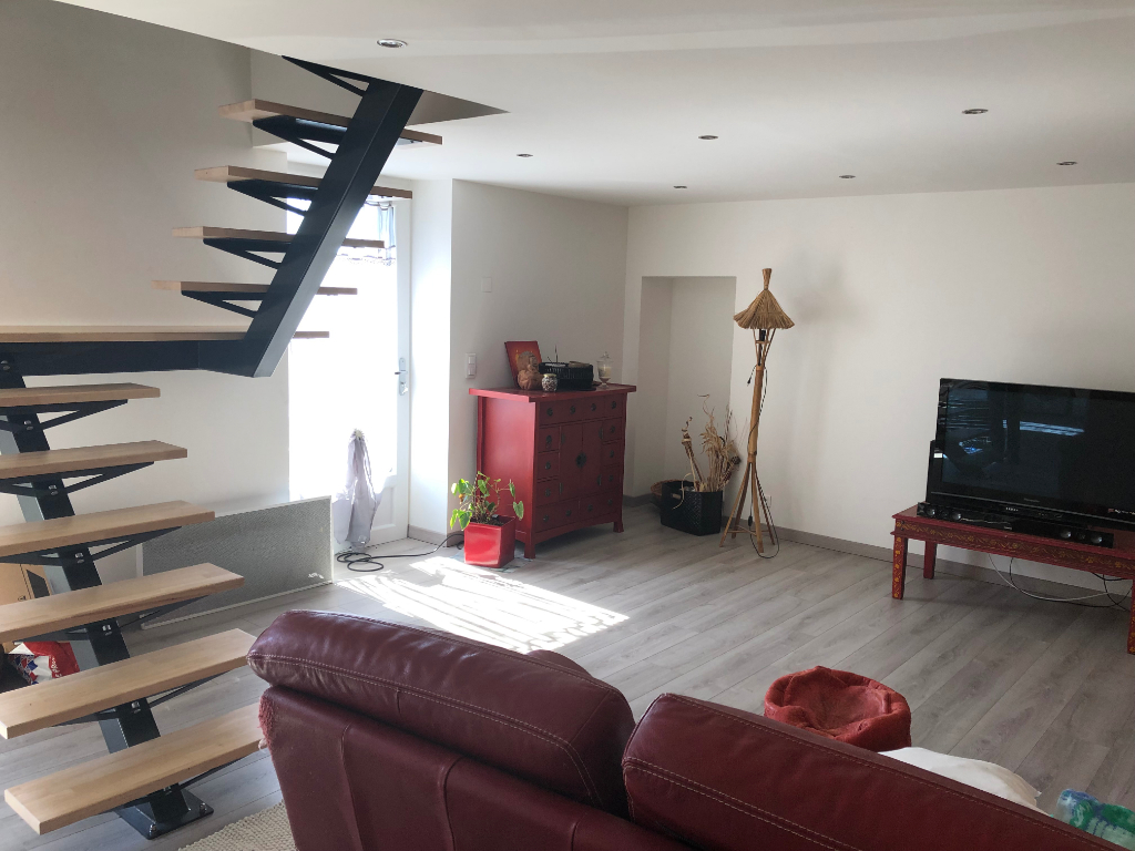 DISSAY PROCHE CENTRE RARE LONGÈRE RÉNOVÉE 101 M2 HABITABLES SUR TERRAIN DE 1397 M2 ET TRÈS GROS POTENTIEL SUPPLÉMENTAIRE DONT UNE GRANGE A AMÉNAGER DISSAY PROCHE CENTRE RARE LONGÈRE RÉNOVÉE 101 M2 HABITABLES SUR TERRAIN DE 1397 M2 ET TRÈS GROS POTENTIEL SUPPLÉMENTAIRE DONT UNE GRANGE A AMÉNAGER