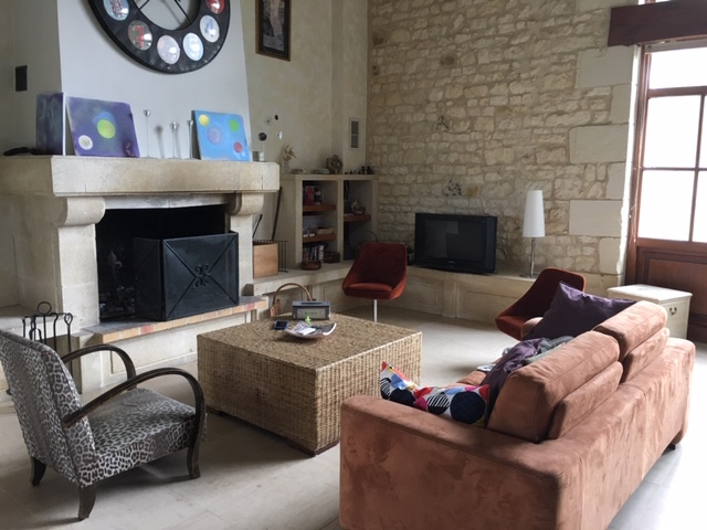 POITIERS 20 MINUTES A L'EST BEAUCOUP DE CHARME POUR CET ANCIEN CORPS DE FERME DE 385 M2 5 CH SUR ENVIRON 2200 M2 DE TERRAIN POITIERS 20 MINUTES A L'EST BEAUCOUP DE CHARME POUR CET ANCIEN CORPS DE FERME DE 385 M2 5 CH SUR ENVIRON 2200 M2 DE TERRAIN