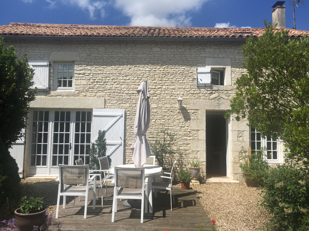 PROCHE DE VOUILLE MAISON EN PIERRE DE 145 M2 CHARME ET CACHET COUP DE C?UR ASSURE PROCHE DE VOUILLE MAISON EN PIERRE DE 145 M2 CHARME ET CACHET COUP DE C?UR ASSURE