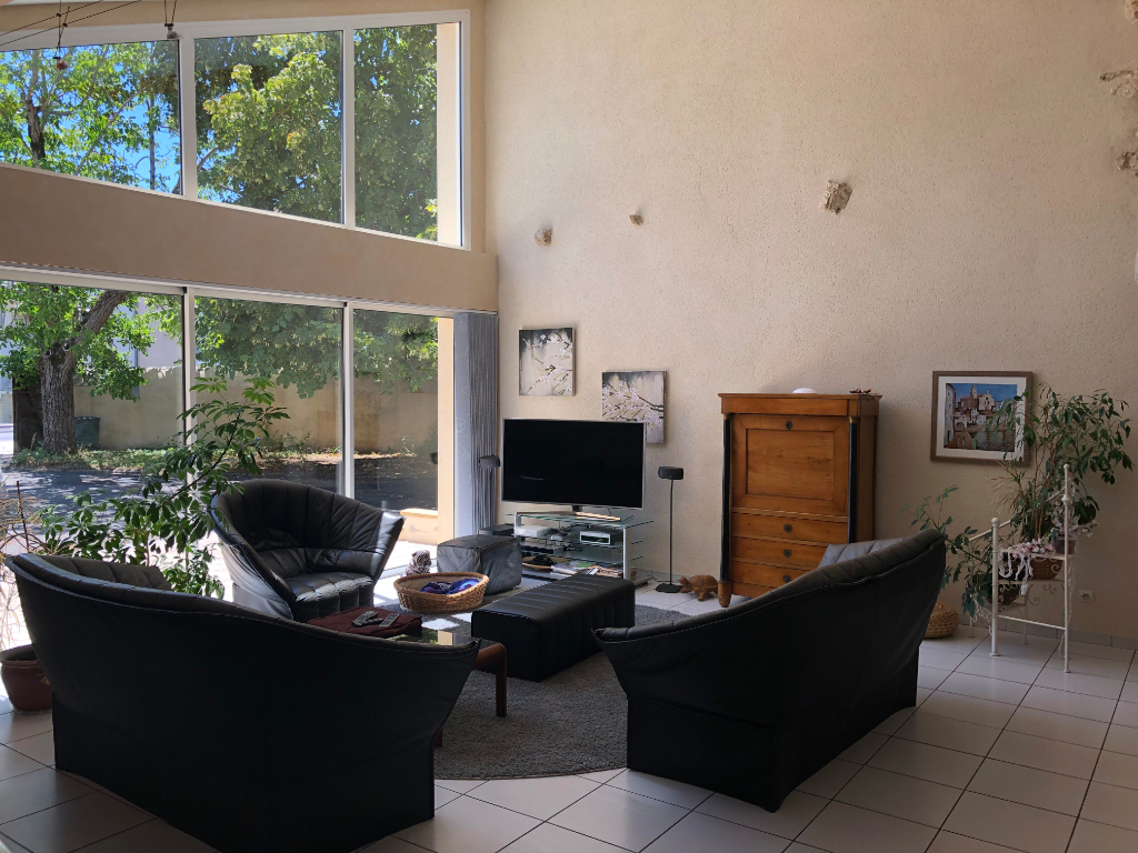 POITIERS RARE : VOLUME ET CHARME PROCHE GARE PROPRIÉTÉ EN PIERRES AVEC EXTENSION ET PISCINE DE 234 M2 ET 5 CHAMBRES SUR 1306 M2 DE TERRAIN POITIERS RARE : VOLUME ET CHARME PROCHE GARE PROPRIÉTÉ EN PIERRES AVEC EXTENSION ET PISCINE DE 234 M2 ET 5 CHAMBRES SUR 1306 M2 DE TERRAIN