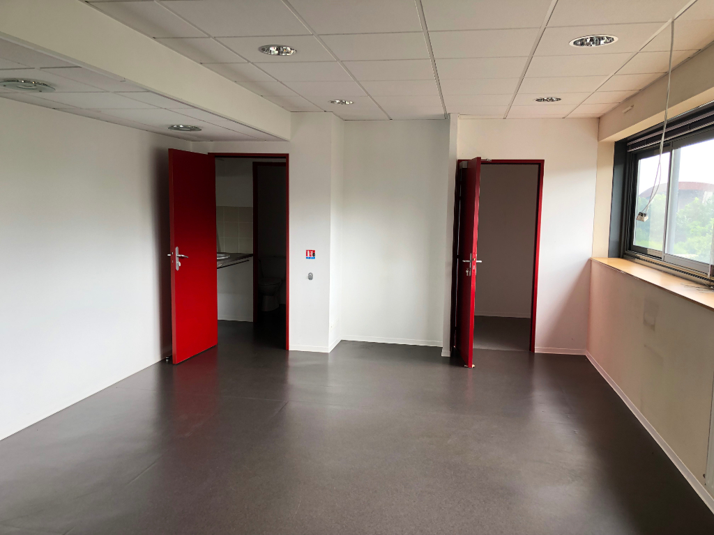 BUXEROLLES IMMEUBLE A USAGE DE BUREAUX DE 200 M2 SUPERBE EMPLACEMENT ET EN PARTIE LOUE IDÉAL INVESTISSEUR BUXEROLLES IMMEUBLE A USAGE DE BUREAUX DE 200 M2 SUPERBE EMPLACEMENT ET EN PARTIE LOUE IDÉAL INVESTISSEUR