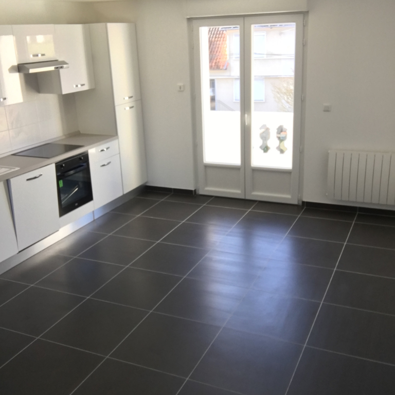 POITIERS RARE ENSEMBLE IMMOBILIER DE GRANDE QUALITÉ POUR INVESTISSEUR CHERCHANT EMPLACEMENT ET POITIERS RARE ENSEMBLE IMMOBILIER DE GRANDE QUALITÉ POUR INVESTISSEUR CHERCHANT EMPLACEMENT ET