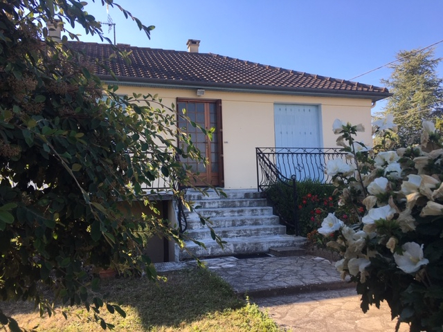 VOUILLE MAISON 97 M2 ENVIRON SUR 1100M2 DE TERRAIN AU CALME ET PROCHE DE TOUS LES COMMERCES VOUILLE MAISON 97 M2 ENVIRON SUR 1100M2 DE TERRAIN AU CALME ET PROCHE DE TOUS LES COMMERCES