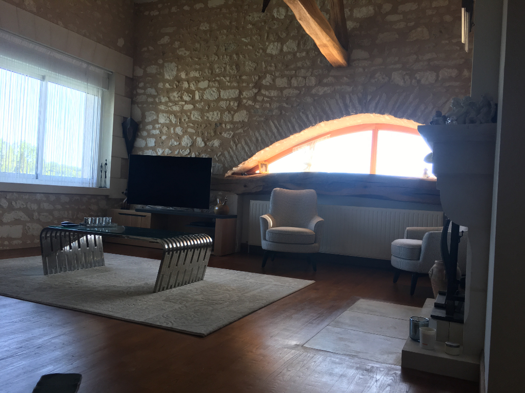 MIGNE-AUXANCES TRES BELLE MAISON EN PIERRES AVEC UNE SUPERBE RENOVATION 190 M2 HABITABLES 2000 M2 DE TERRAIN MIGNE-AUXANCES TRES BELLE MAISON EN PIERRES AVEC UNE SUPERBE RENOVATION 190 M2 HABITABLES 2000 M2 DE TERRAIN