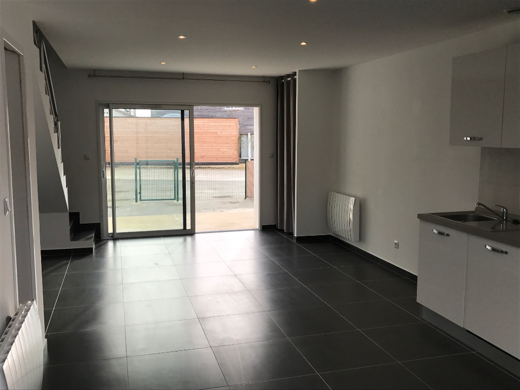 POITIERS PROCHE GARE SUPERBE APPARTEMENT DE TYPE 3 REFAIT A NEUF AVEC ESPACE EXTÉRIEUR ET PLACE DE STATIONNEMENT POITIERS PROCHE GARE SUPERBE APPARTEMENT DE TYPE 3 REFAIT A NEUF AVEC ESPACE EXTÉRIEUR ET PLACE DE STATIONNEMENT