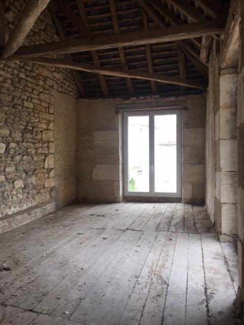 NEUVILLE DE POITOU COEUR DE VILLE MAISON 156 M2 ENVIRON AVEC GRANGE ET TERRAIN 140M2 NEUVILLE DE POITOU COEUR DE VILLE MAISON 156 M2 ENVIRON AVEC GRANGE ET TERRAIN 140M2