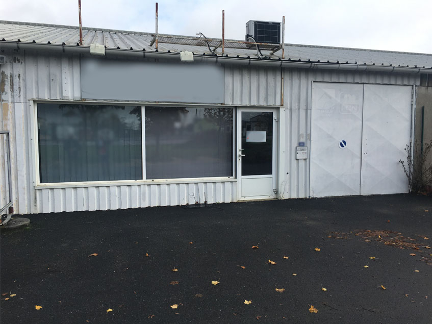 NEUVILLE DE POITOU PROCHE CENTRE LOCAL D'ACTIVITÉ PROFESSIONNELLE DE 150 M2 AVEC GRAND ESPACE DE STOCKAGE OU DE TRAVAIL ET 2 BUREAUX NEUVILLE DE POITOU PROCHE CENTRE LOCAL D'ACTIVITÉ PROFESSIONNELLE DE 150 M2 AVEC GRAND ESPACE DE STOCKAGE OU DE TRAVAIL ET 2 BUREAUX