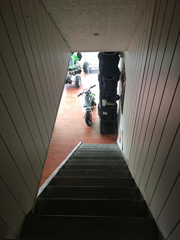 NEUVILLE DE POITOU PROCHE CENTRE LOCAL D'ACTIVITÉ PROFESSIONNELLE DE 120 M2 AVEC 2 WC ET ESPACE DOUCHE NEUVILLE DE POITOU PROCHE CENTRE LOCAL D'ACTIVITÉ PROFESSIONNELLE DE 120 M2 AVEC 2 WC ET ESPACE DOUCHE