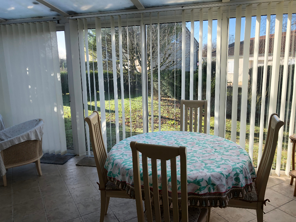 CHASSENEUIL-DU-POITOU PROCHE DES COMMODITES MAISON DE 4 CHAMBRES SUR UN BEAU TERRAIN DE 964 M² ENVIRON CHASSENEUIL-DU-POITOU PROCHE DES COMMODITES MAISON DE 4 CHAMBRES SUR UN BEAU TERRAIN DE 964 M² ENVIRON