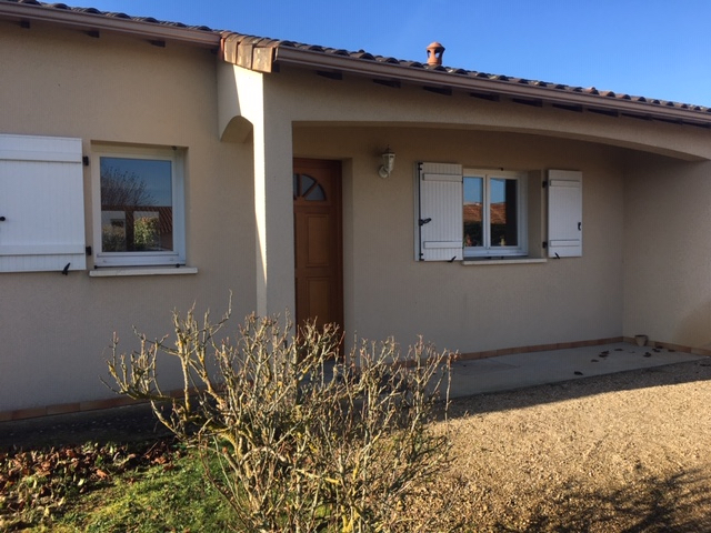 NEUVILLE DE POITOU PLAIN-PIED D'ENVIRON 100 M2 TRÈS BIEN SITUE PROCHE DE TOUTES LES COMMODITÉS SUR UN TERRAIN D'ENVIRON 771 M2. NEUVILLE DE POITOU PLAIN-PIED D'ENVIRON 100 M2 TRÈS BIEN SITUE PROCHE DE TOUTES LES COMMODITÉS SUR UN TERRAIN D'ENVIRON 771 M2.