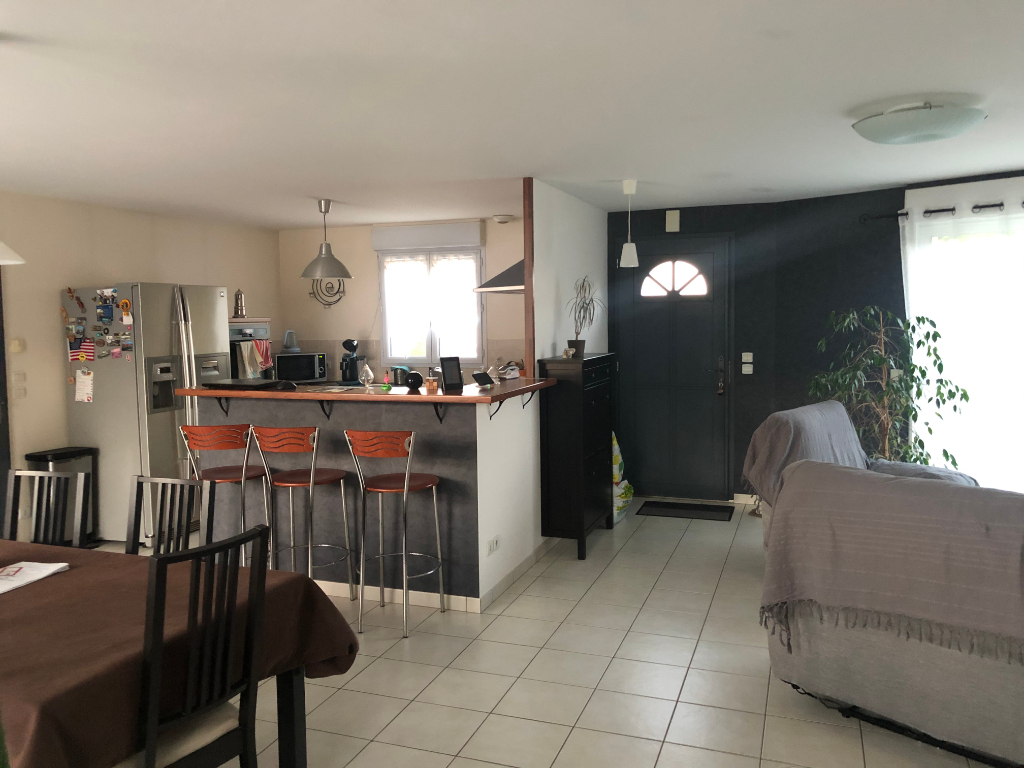 CHASSENEUIL-DU-POITOU PLAIN-PIED LUMINEUX ET CONTEMPORAIN DE 110 M² AVEC 4 CHAMBRES SUR UN BEAU TERRAIN DE 665 M² ENVIRON CHASSENEUIL-DU-POITOU PLAIN-PIED LUMINEUX ET CONTEMPORAIN DE 110 M² AVEC 4 CHAMBRES SUR UN BEAU TERRAIN DE 665 M² ENVIRON
