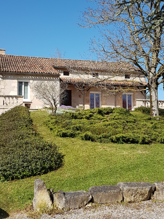 SAINT-GEORGES LES BAILLARGEAUX CENTRE MAISON DE 6 CHAMBRES ET 218 M2 HABITABLES SUPERBES VOLUMES SAINT-GEORGES LES BAILLARGEAUX CENTRE MAISON DE 6 CHAMBRES ET 218 M2 HABITABLES SUPERBES VOLUMES