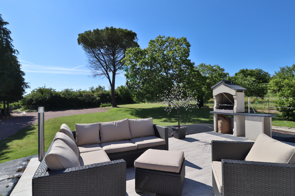 MIGNE-AUXANCES TRÈS BELLE MAISON de 131m² - 4 CHAMBRES ET TRES BEAU TERRAIN DE 1615 m2 À MOINS DE 5 MINUTES DE POITIERS MIGNE-AUXANCES TRÈS BELLE MAISON de 131m² - 4 CHAMBRES ET TRES BEAU TERRAIN DE 1615 m2 À MOINS DE 5 MINUTES DE POITIERS