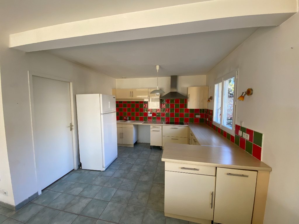 EXCLUSIVITE - POITIERS EST - GRANDE MAISON DE 4 CHAMBRES PROCHE DU CENTRE VILLE ET DES COMMODITES EXCLUSIVITE - POITIERS EST - GRANDE MAISON DE 4 CHAMBRES PROCHE DU CENTRE VILLE ET DES COMMODITES