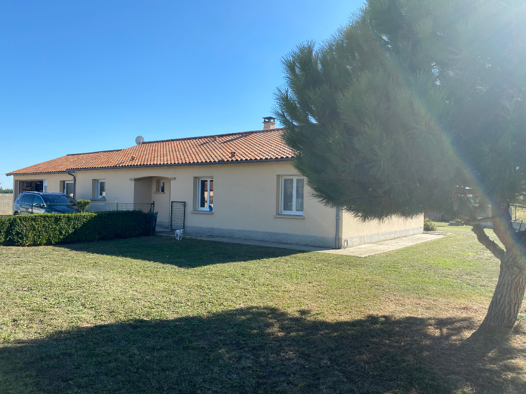 DOUSSAY MAGNIFIQUE PLAIN-PIED DE 140 M2 AVEC 3 CHAMBRES ET UN GRAND BUREAU SUR BEAU TERRAIN DE 1582 M2 PISCINABLE ET CLOTURE DOUSSAY MAGNIFIQUE PLAIN-PIED DE 140 M2 AVEC 3 CHAMBRES ET UN GRAND BUREAU SUR BEAU TERRAIN DE 1582 M2 PISCINABLE ET CLOTURE