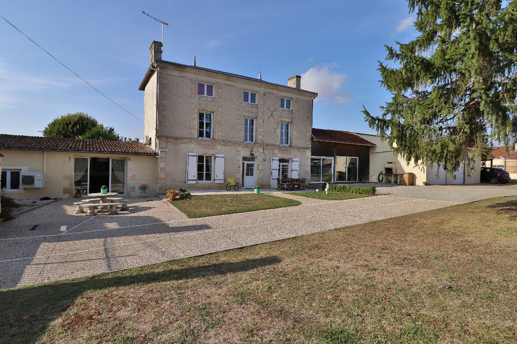 CISSE MAGNIFIQUE EXCLUSIVITE MAISON DE 200m² BEAUX VOLUMES 5 CHAMBRES PISCINE SUR TERRAIN DE 1585 M2 CISSE MAGNIFIQUE EXCLUSIVITE MAISON DE 200m² BEAUX VOLUMES 5 CHAMBRES PISCINE SUR TERRAIN DE 1585 M2