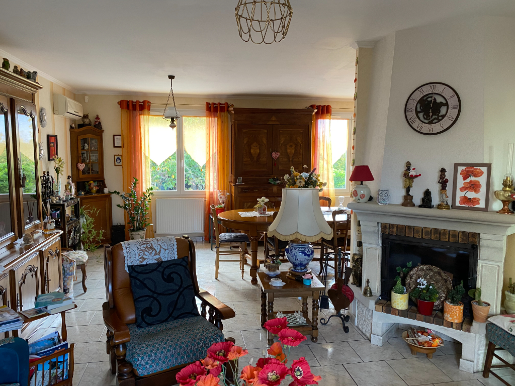 POITIERS QUARTIER RECHERCHE MAISON DE 133 M2 ET 3 CHAMBRES SUR UN BEAU TERRAIN DE 1045 M2 POITIERS QUARTIER RECHERCHE MAISON DE 133 M2 ET 3 CHAMBRES SUR UN BEAU TERRAIN DE 1045 M2