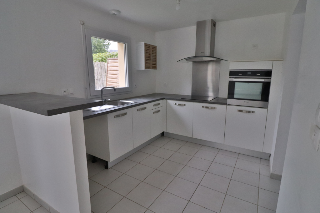VOUNEUIL SOUS BIARD - PAVILLON RECENT 90 m² - 3 CHAMBRES - GARAGE VOUNEUIL SOUS BIARD - PAVILLON RECENT 90 m² - 3 CHAMBRES - GARAGE