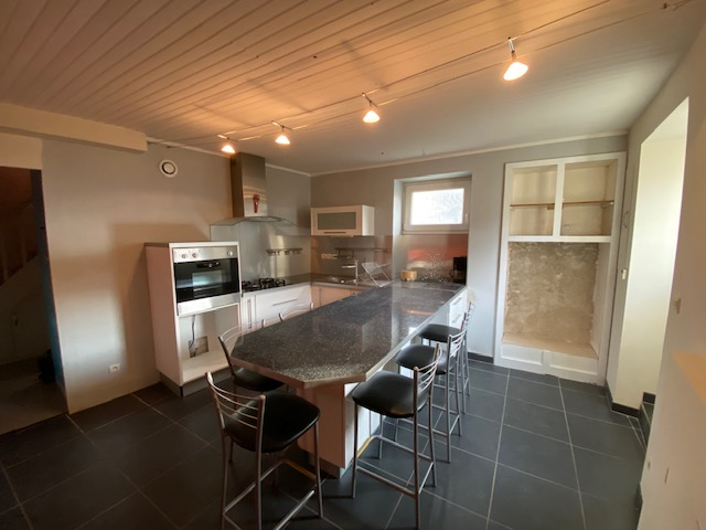 CHASSENEUIL DU POITOU IDEAL PREMIER ACHAT MAISON RENOVEE STYLE CONTEMPORAIN DE 79 M2 AU SOL AVEC GARAGE. CHASSENEUIL DU POITOU IDEAL PREMIER ACHAT MAISON RENOVEE STYLE CONTEMPORAIN DE 79 M2 AU SOL AVEC GARAGE.